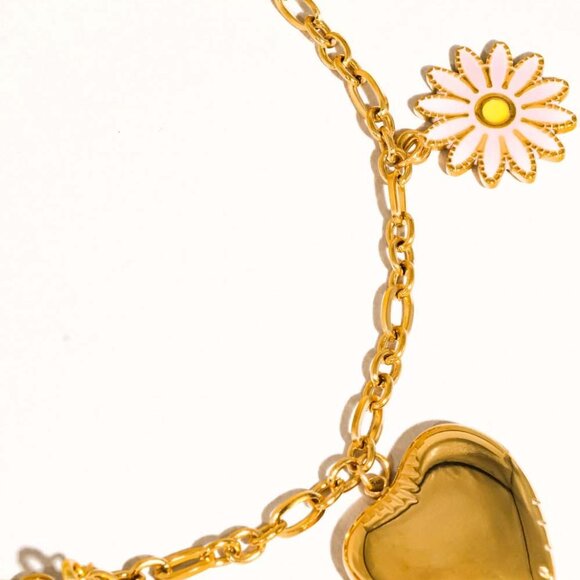 Hannah 18K Gold Non-Tarnish Vintage Floral Charm Necklace - Picture 2 of 5